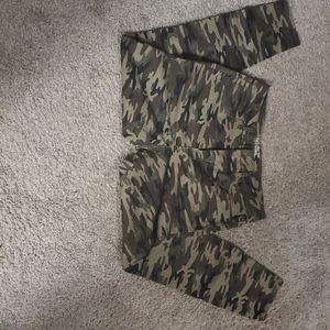 Camo jeggings, never worn